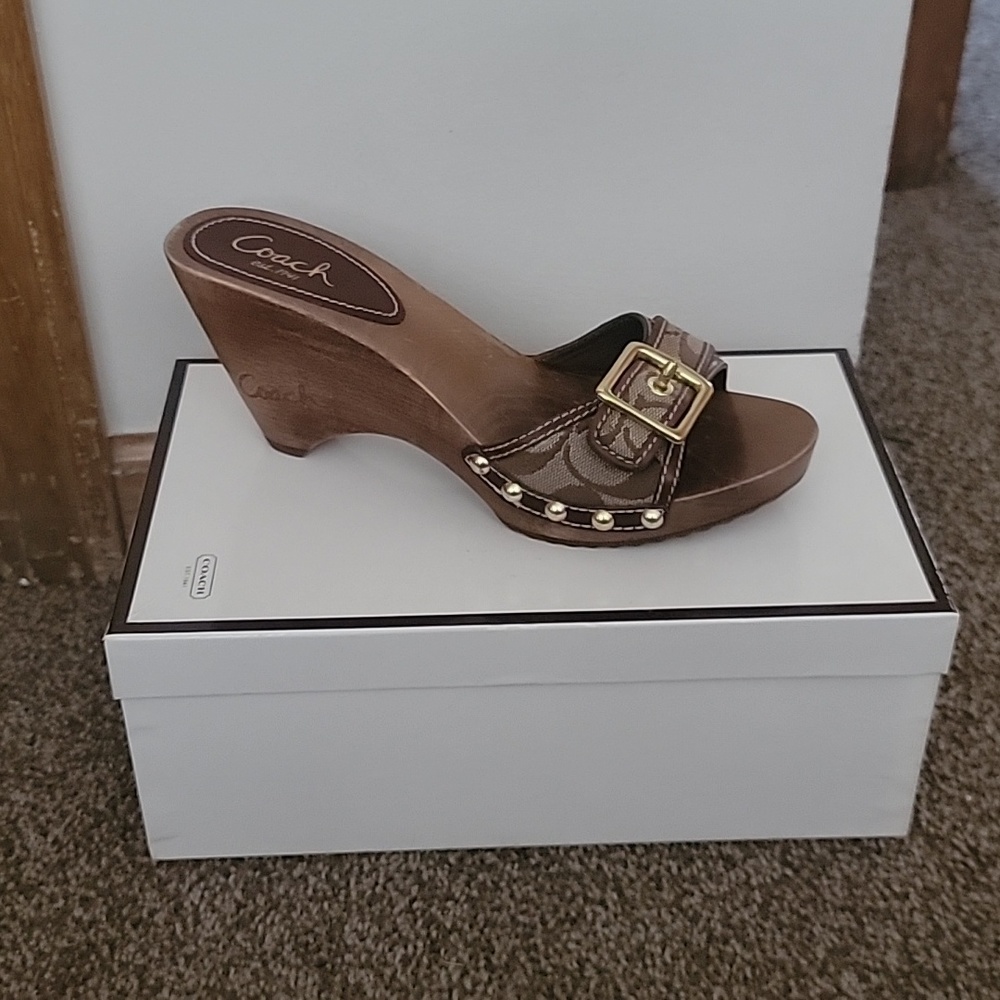 Women's shoes